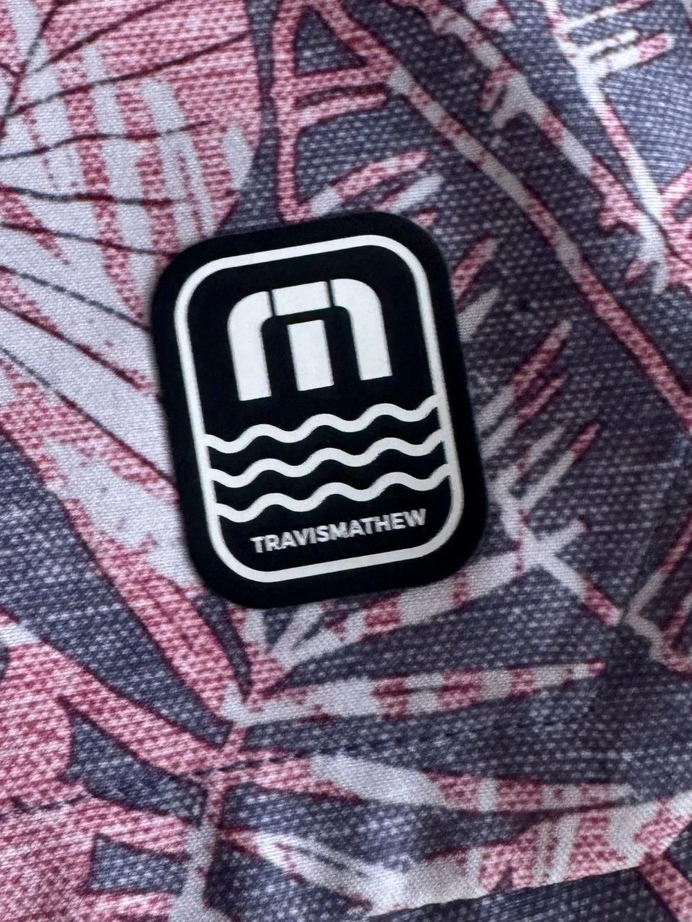 Travis Mathew Hawaiian Board Shorts Swim Trunks Size 34 Gray Pink with 10”Inseam
